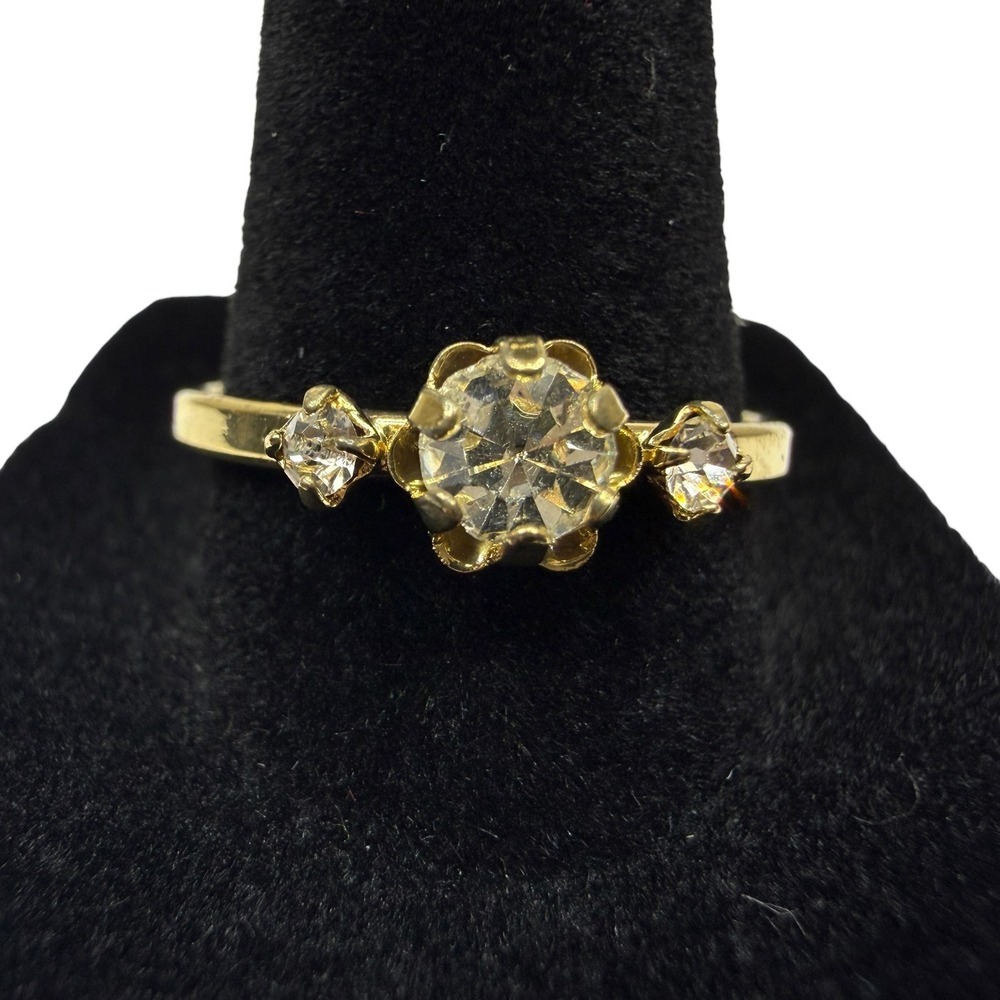 Elegant Floral Three Stone Clear Crystal Gold Tone Ring Classic Design Size 9